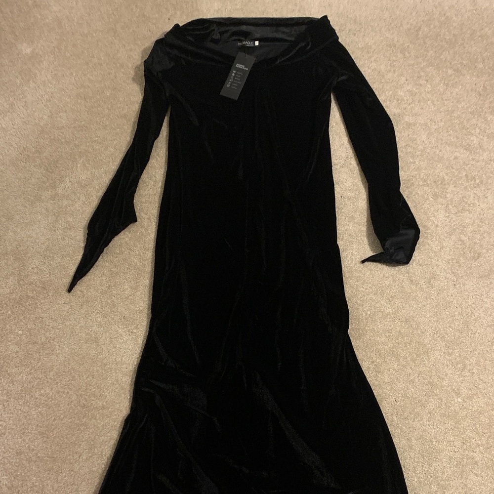Chic Black Velvet Long Sleeve Dress